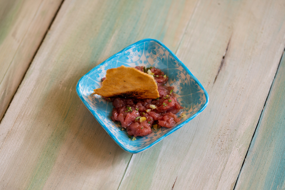 Aperitivo con finger food battuta piemontese e pane carasau